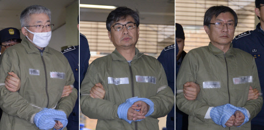 '구속 3인방' 소환조사       (서울=연합뉴스) 서명곤 기자 = 박근혜 정부의 문화계 블랙리스트 작성과 관련해 직권남용 등의 혐의로 구속된 김종덕 전 문화체육관광부 장관(왼쪽부터), 신동철 전 청와대 정무비서관, 정관주 전 문체부 1차관이 13일 오후 조사를 받기 위해 서울 강남구 특검 사무실로 들어서고 있다.    2017.1.13      seephoto@yna.co.kr  (끝)